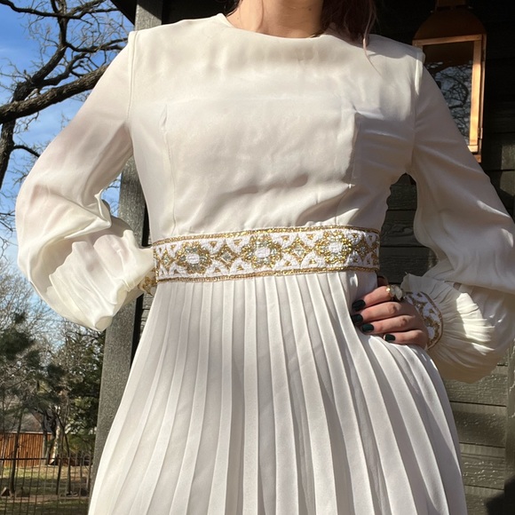 Authentic Late 60’s Early 70’s Vintage White Pleated Dress - Picture 11 of 13